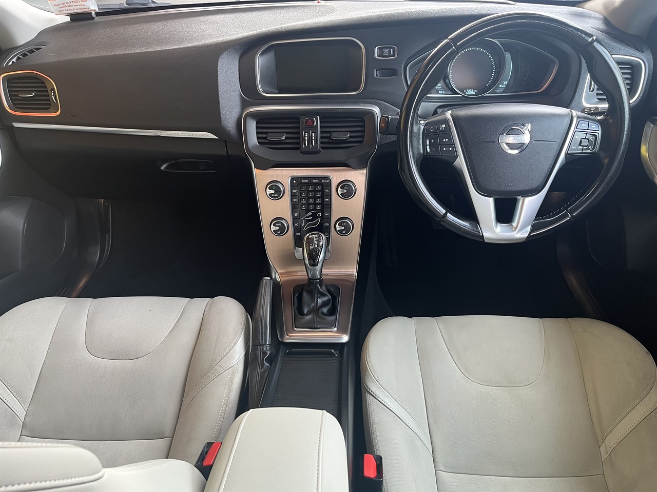 2014 Volvo v40