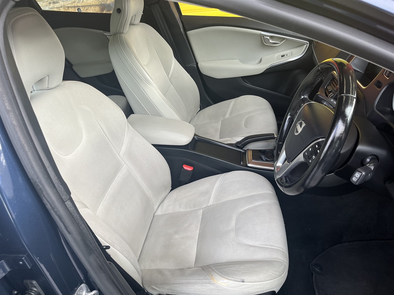2014 Volvo v40
