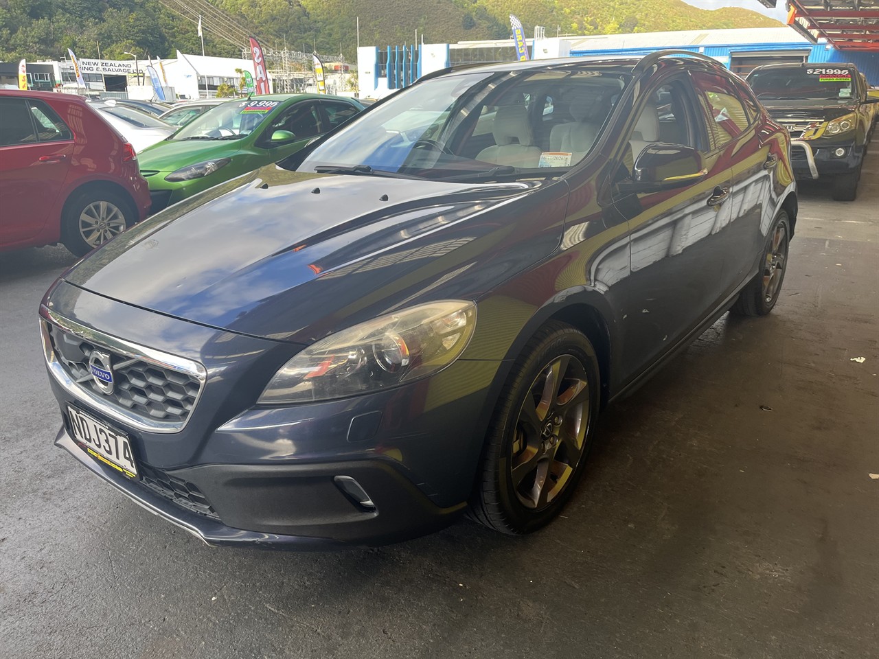 2014 Volvo v40