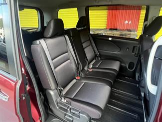 2016 Nissan Serena - Thumbnail