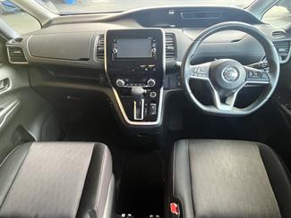 2016 Nissan Serena - Thumbnail
