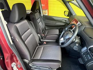 2016 Nissan Serena - Thumbnail