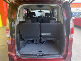 2016 Nissan Serena - Thumbnail