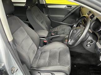 2010 Volkswagen Golf - Thumbnail