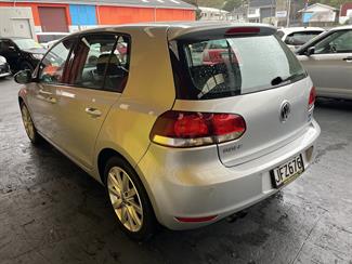 2010 Volkswagen Golf - Thumbnail