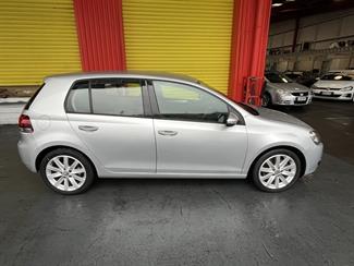 2010 Volkswagen Golf - Thumbnail