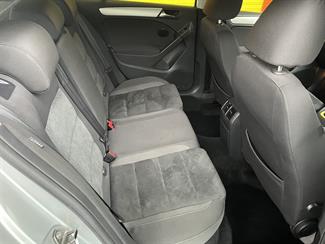 2010 Volkswagen Golf - Thumbnail