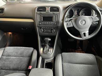 2010 Volkswagen Golf - Thumbnail