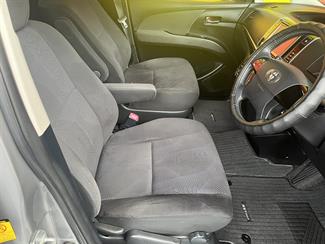 2012 Toyota Estima - Thumbnail