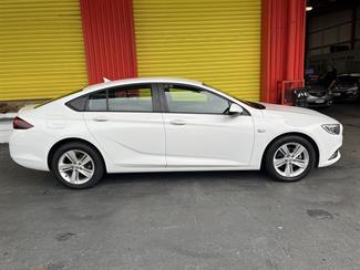2019 Holden Commodore - Thumbnail
