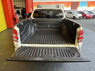 2015 Mitsubishi Triton - Thumbnail