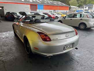 2004 Toyota LEXUS - Thumbnail