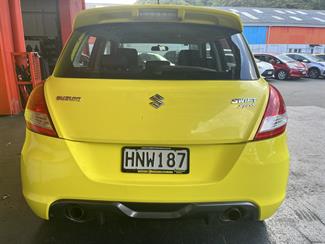 2014 Suzuki Swift - Thumbnail