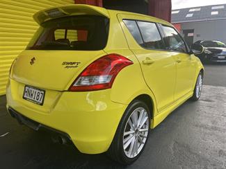 2014 Suzuki Swift - Thumbnail