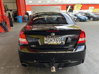 2005 Holden Commodore - Thumbnail