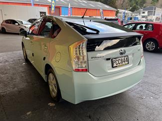 2010 Toyota Prius - Thumbnail
