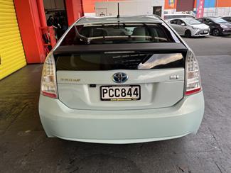 2010 Toyota Prius - Thumbnail