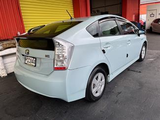 2010 Toyota Prius - Thumbnail