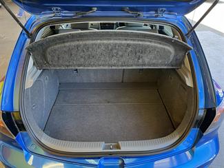 2005 Mazda Axela - Thumbnail