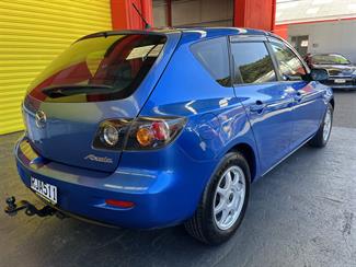 2005 Mazda Axela - Thumbnail