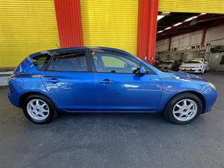 2005 Mazda Axela - Thumbnail