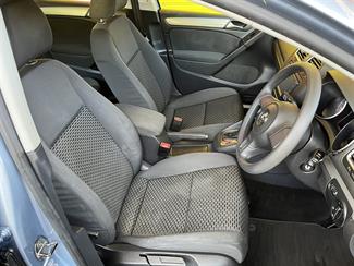 2011 Volkswagen Golf - Thumbnail