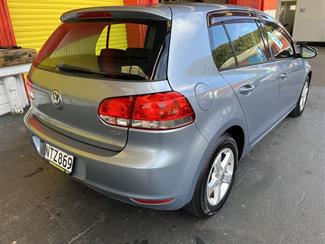 2011 Volkswagen Golf - Thumbnail