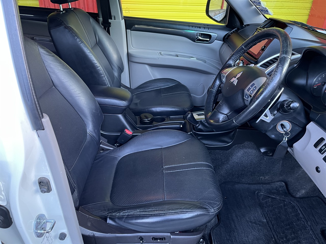 2015 Mitsubishi challenger