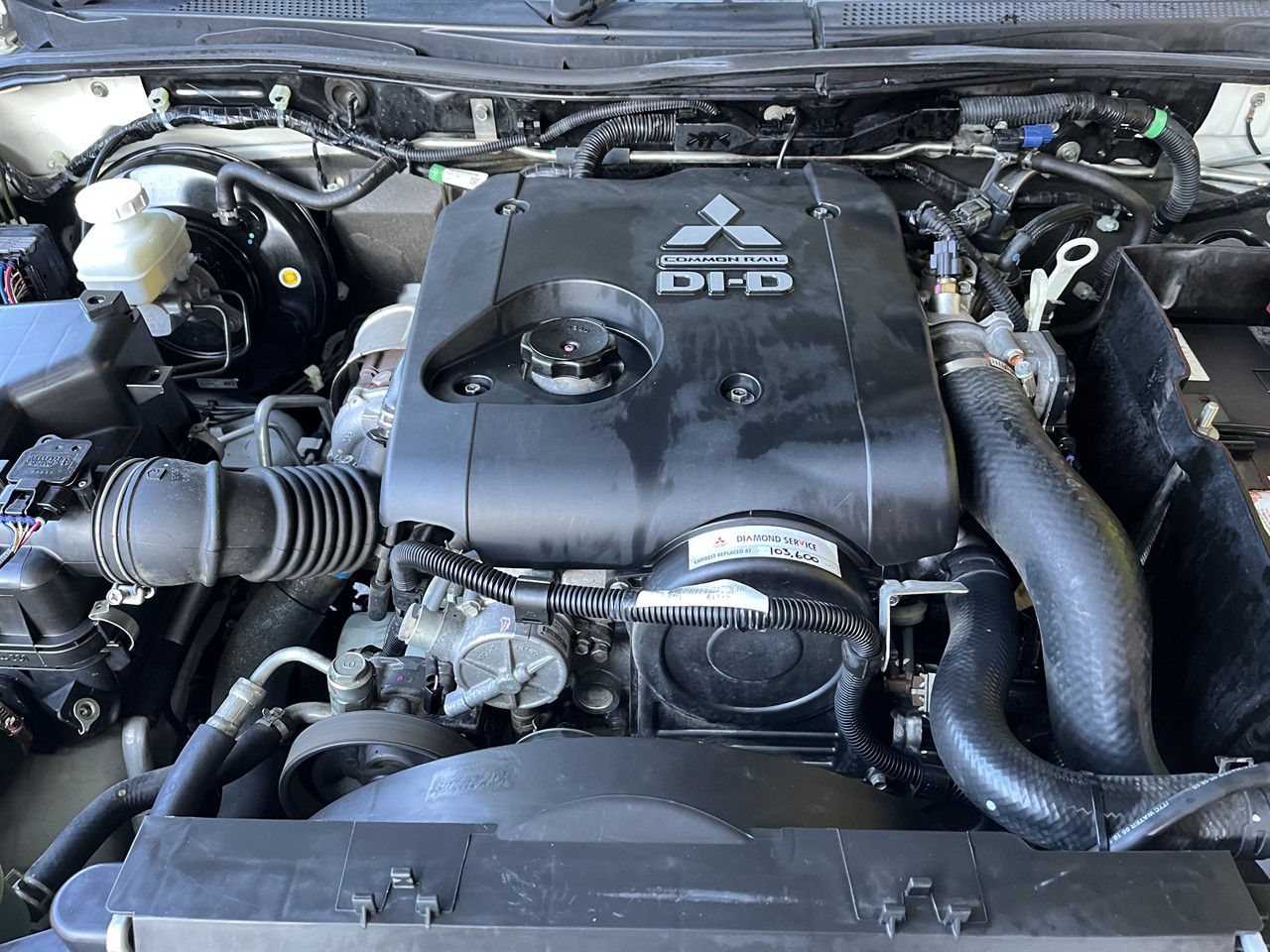 2015 Mitsubishi challenger