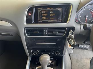 2010 Audi Q5 - Thumbnail