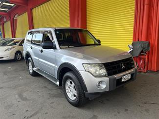 2006 Mitsubishi Pajero - Thumbnail