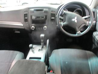 2006 Mitsubishi Pajero - Thumbnail