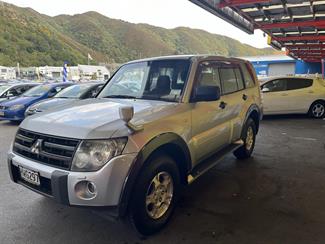 2006 Mitsubishi Pajero - Thumbnail