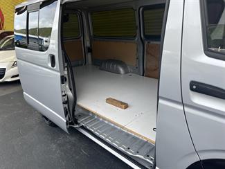 2005 Toyota Hiace - Thumbnail