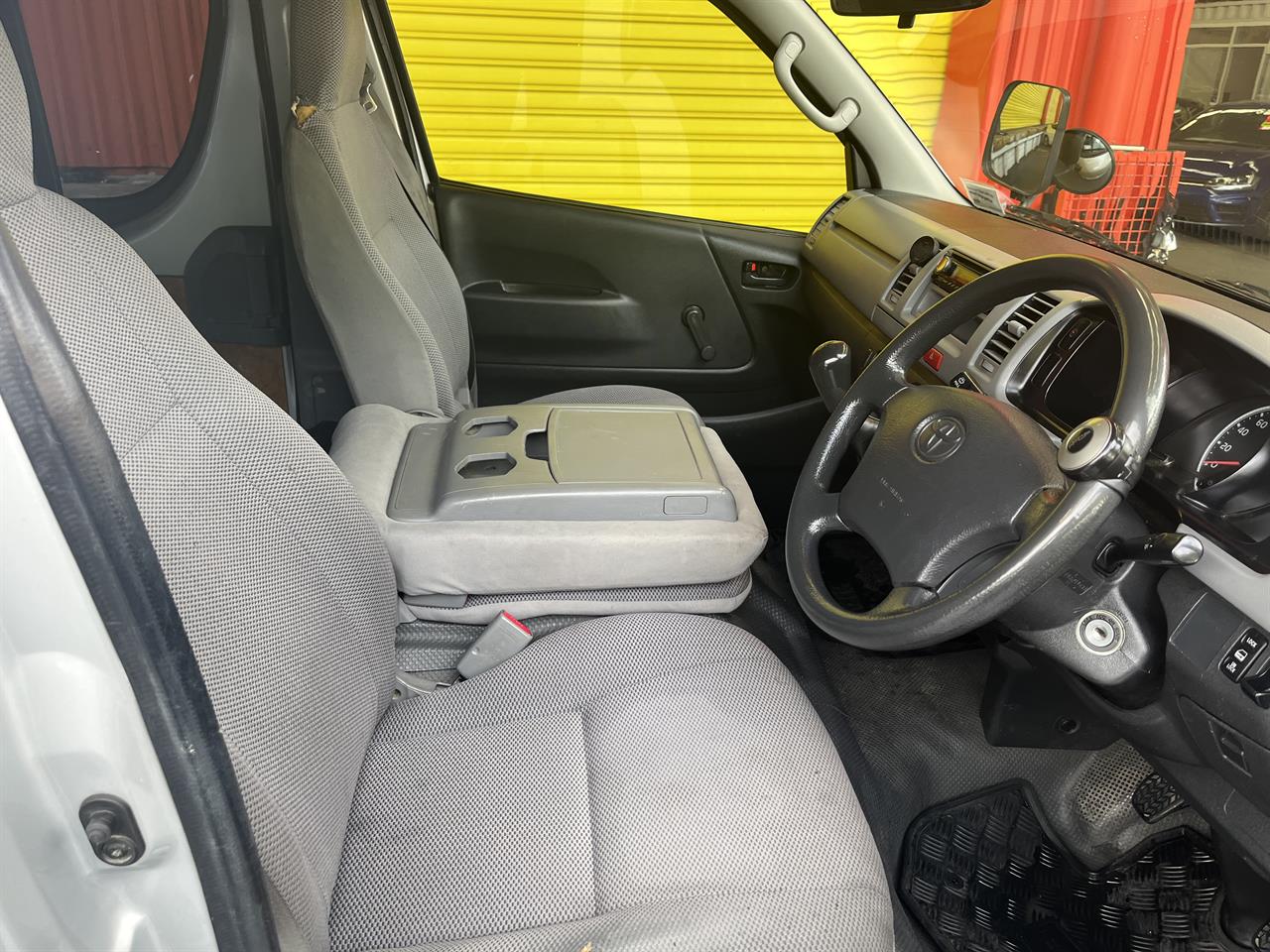 2005 Toyota Hiace