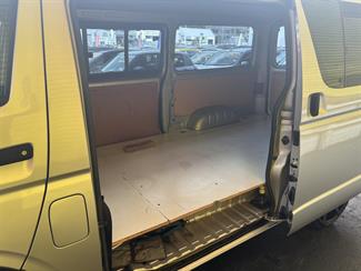2005 Toyota Hiace - Thumbnail