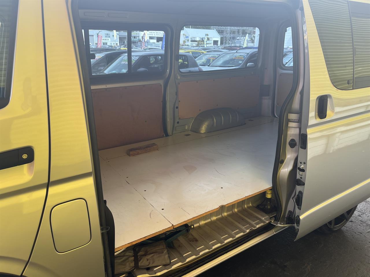 2005 Toyota Hiace