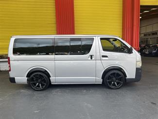 2005 Toyota Hiace - Thumbnail
