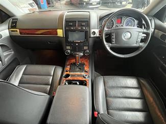 2005 Volkswagen Touareg - Thumbnail