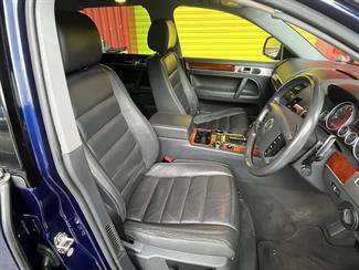 2005 Volkswagen Touareg - Thumbnail