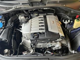 2005 Volkswagen Touareg - Thumbnail