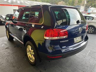 2005 Volkswagen Touareg - Thumbnail