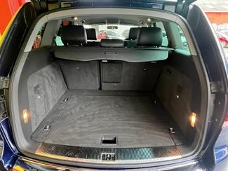 2005 Volkswagen Touareg - Thumbnail