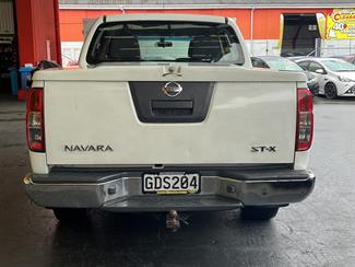 2011 Nissan Navara - Thumbnail