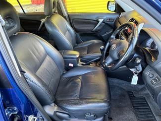 2005 Toyota RAV4 - Thumbnail