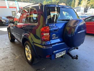 2005 Toyota RAV4 - Thumbnail