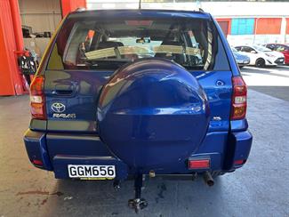 2005 Toyota RAV4 - Thumbnail
