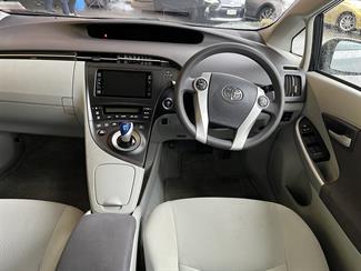 2011 Toyota Prius - Thumbnail