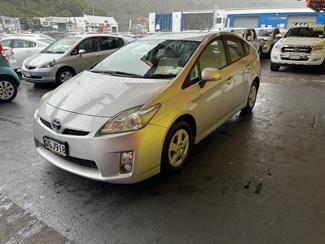 2011 Toyota Prius - Thumbnail