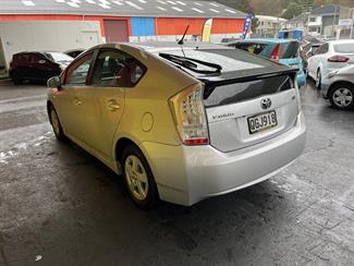 2011 Toyota Prius - Thumbnail